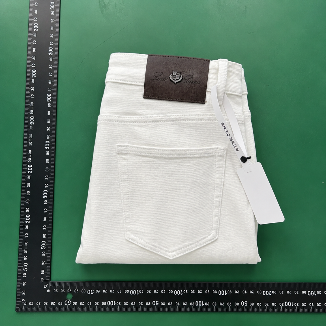 Loro Piana Scarf QC: Size, Pattern & Flaw Checks