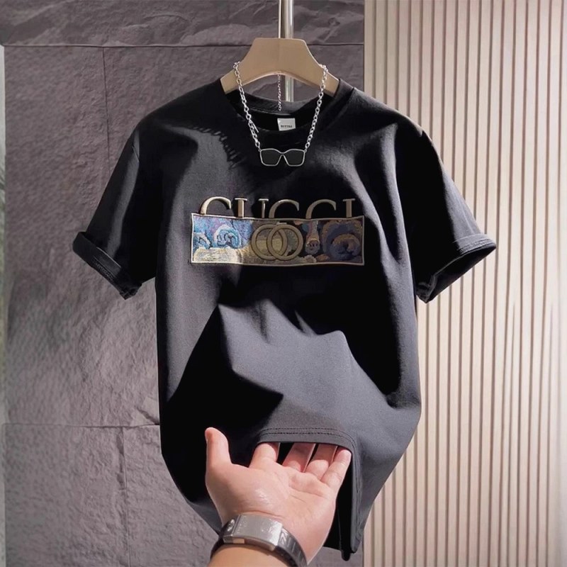 Avis sur le t-shirt Gucci noir : le choix noir contre blanc, un poids de 0,00 kg dans l'annonce et la question de la taille au-dessus